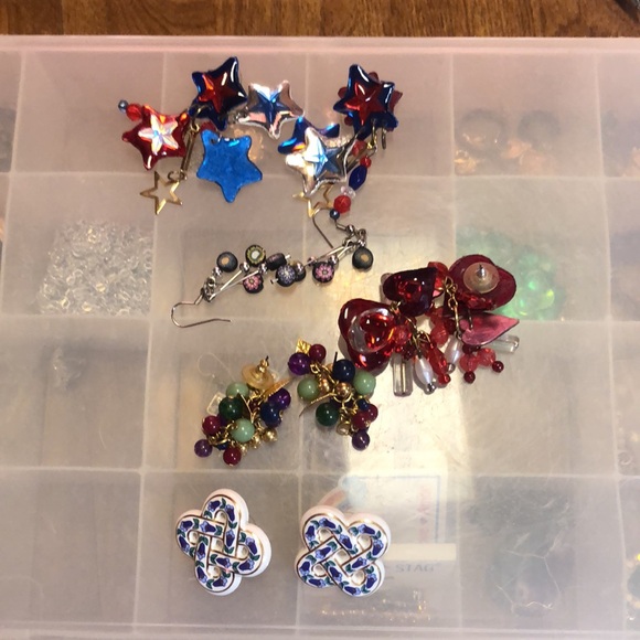 Set of (5) Costume Pierced Earrings - Picture 8 of 15